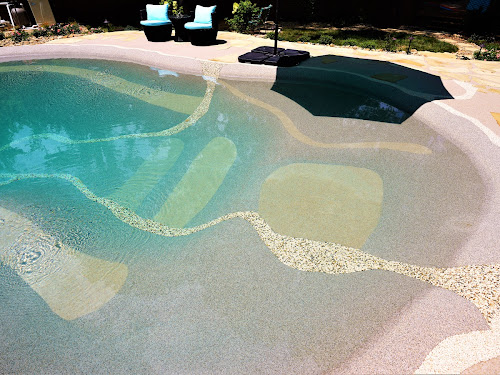 Close-up of sculpted shelves and pebble channels underwater