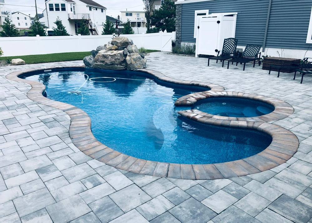 Bermuda 14 Deluxe fiberglass pool by Latham