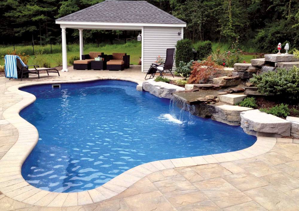 Cape Cod 14 fiberglass pool by Latham