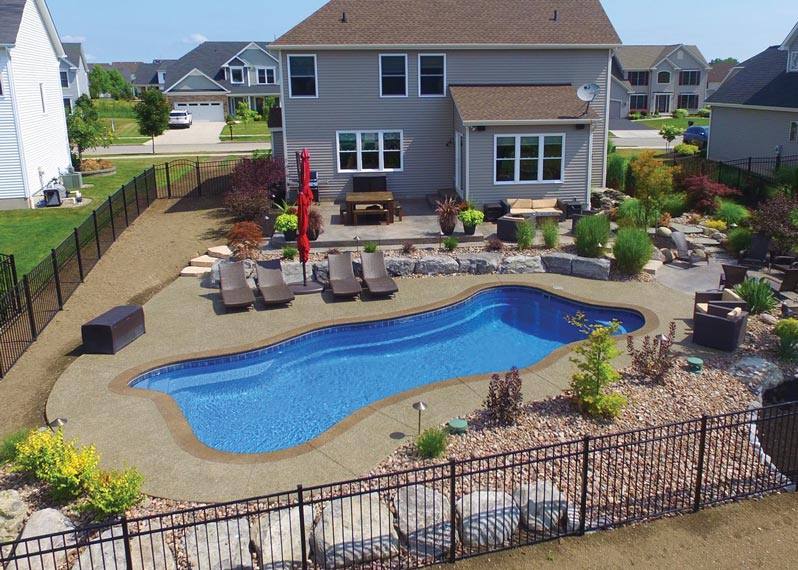 Cape Cod 16 fiberglass pool by Latham