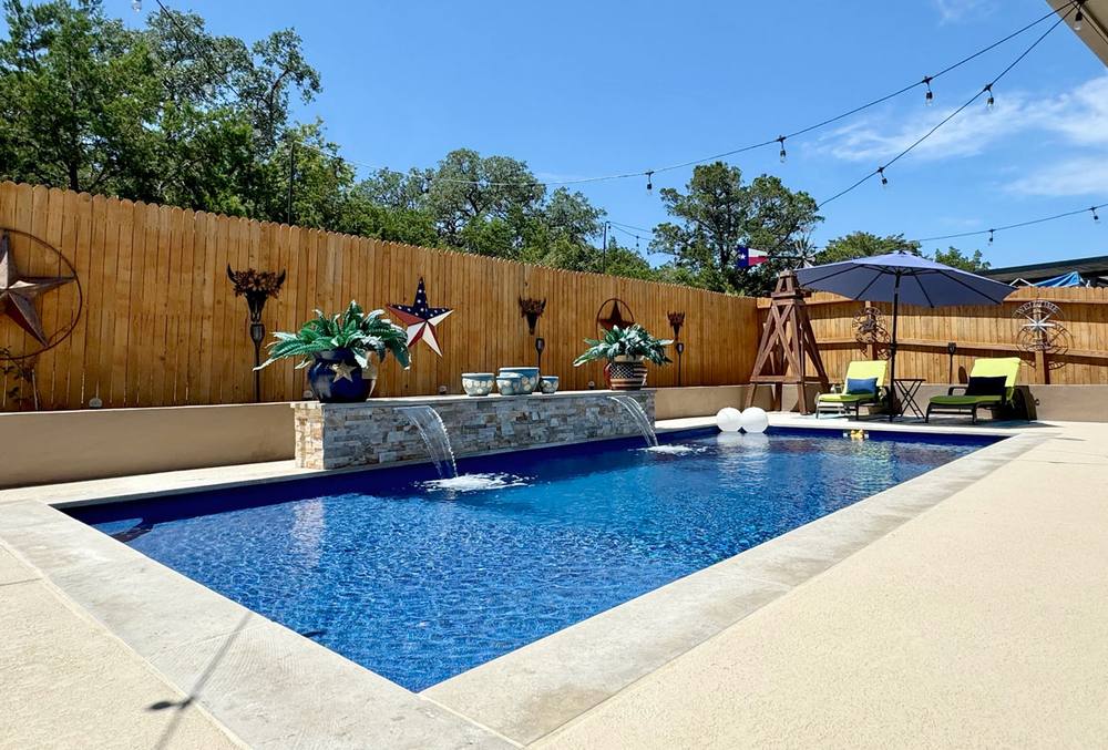 Corinthian 12 fiberglass pool by Latham