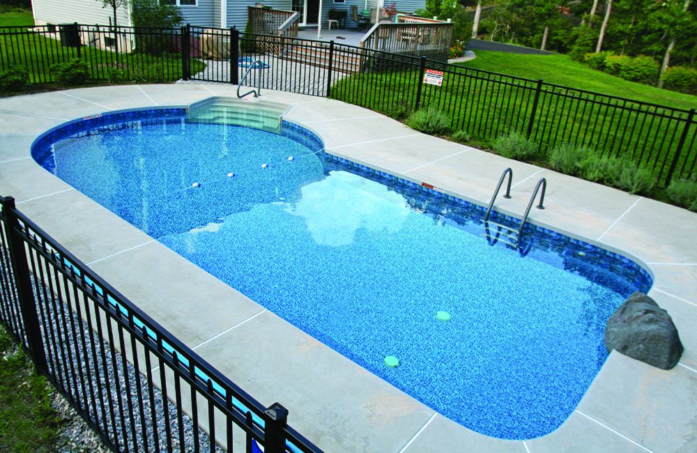 Keyhole vinyl liner pool shape