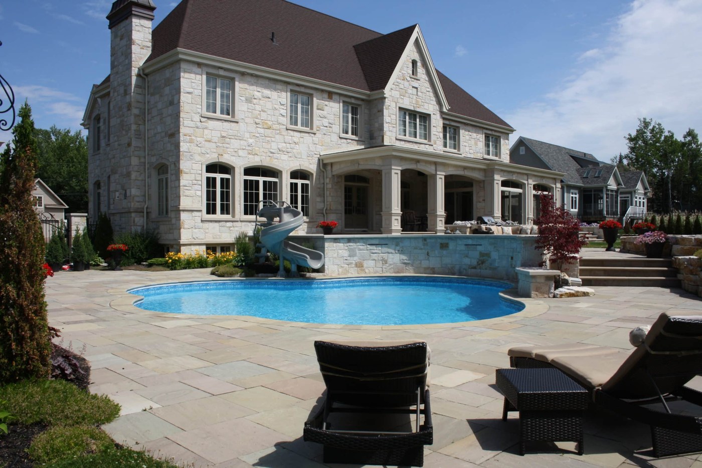 Lagoon Cuddle Cove installed in a vinyl liner pool