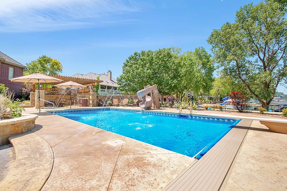Lagoon Classic Entry installed in a vinyl liner pool