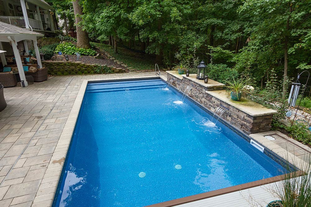 Lagoon Grand Entry installed in a vinyl liner pool