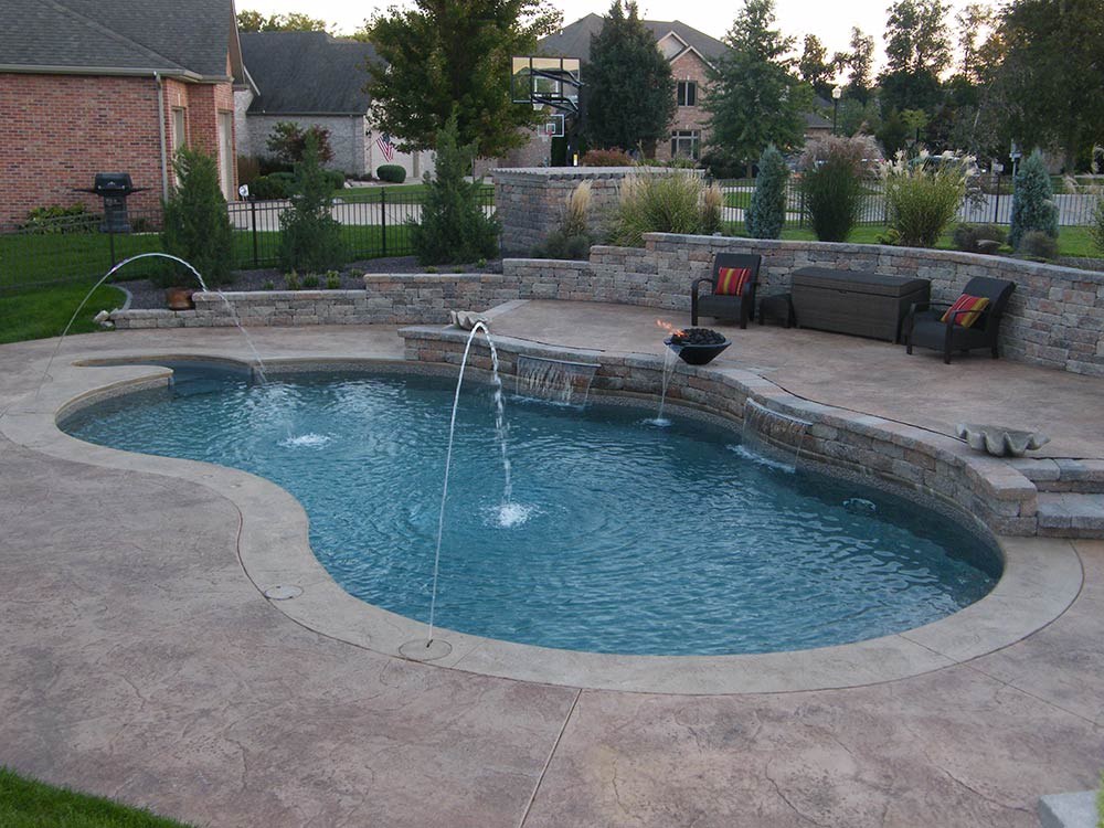 Lagoon Crescent Entry installed in a vinyl liner pool