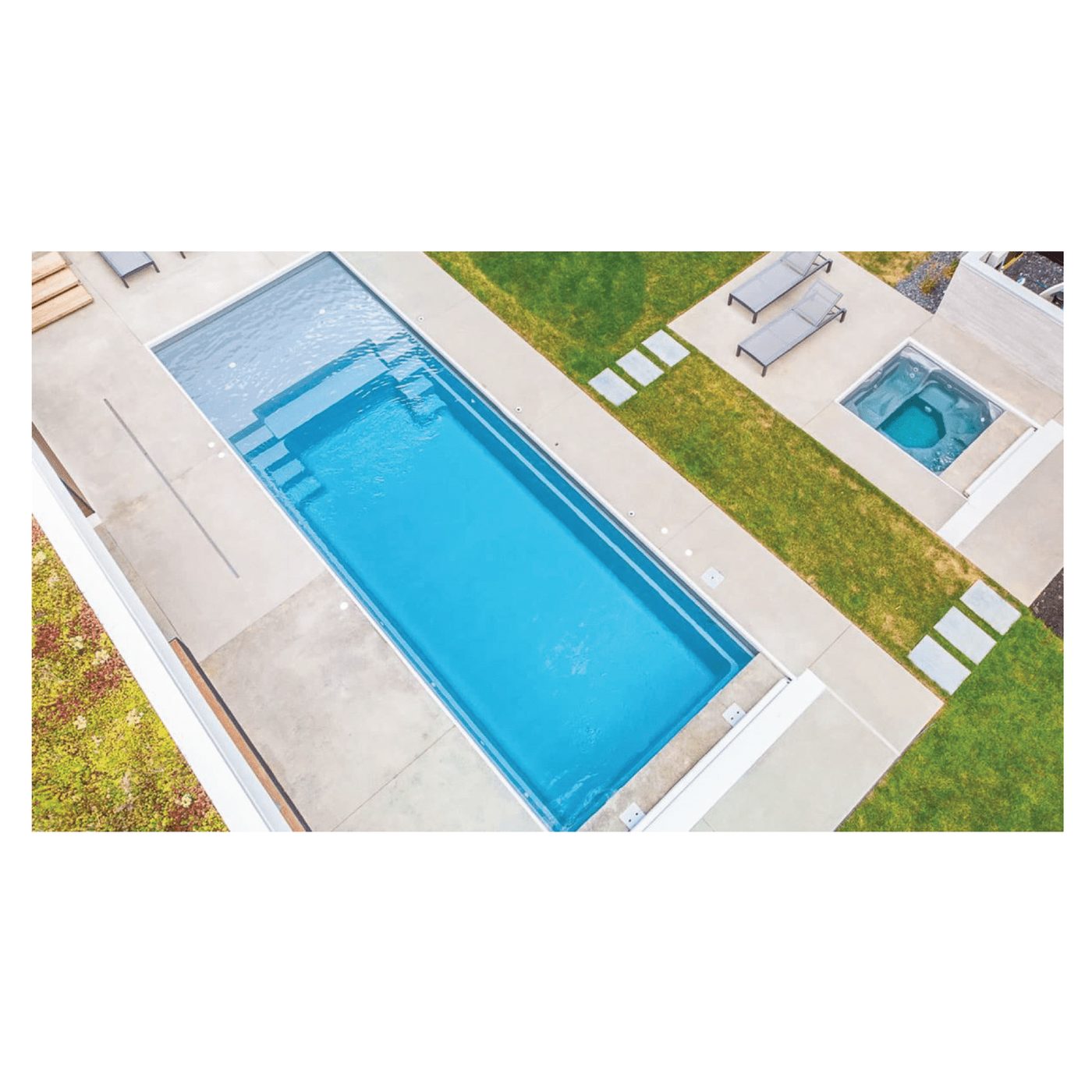 The Freedom with Splash Pad fiberglass pool by Imagine Pools
